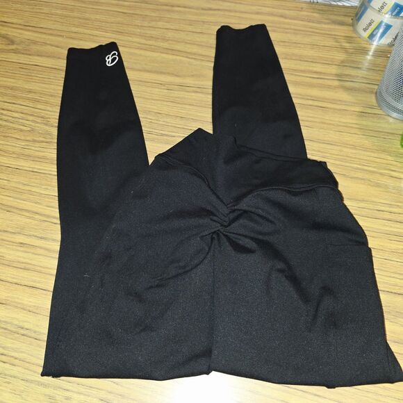 BOMBSHELL "UPLIFT" SPORTSWEAR Sz XS Scrunch Butt & Pockets Logo Workout Leggings - Picture 2 of 5